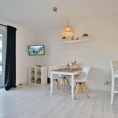 Haus Oceanfront, 9 *