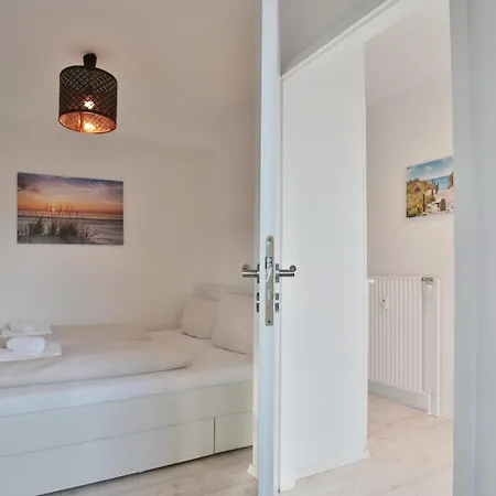 Haus Oceanfront, 9 *